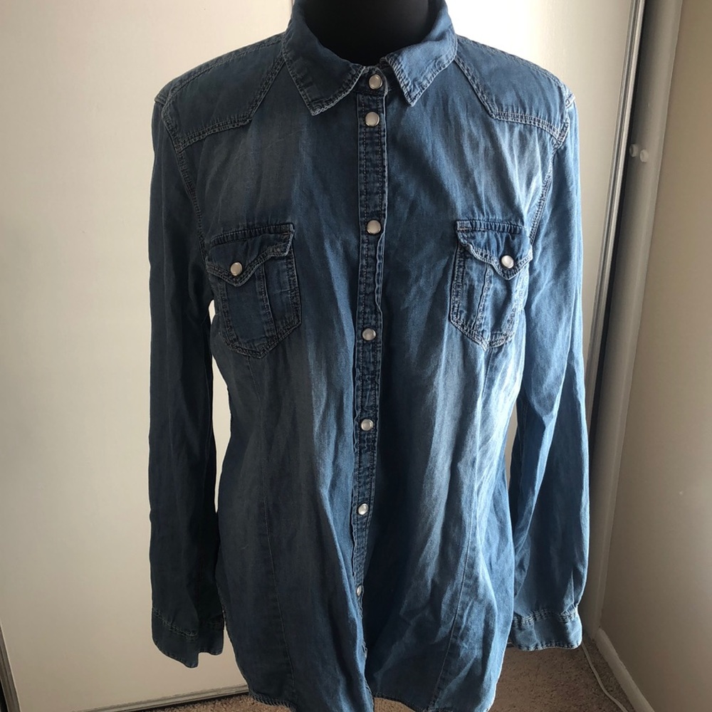 H&m mama fits like a medium